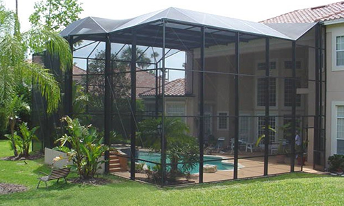 Beautiful house with a new pool cage and screen